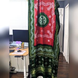 Indian silk bandhani dupatta - like new!